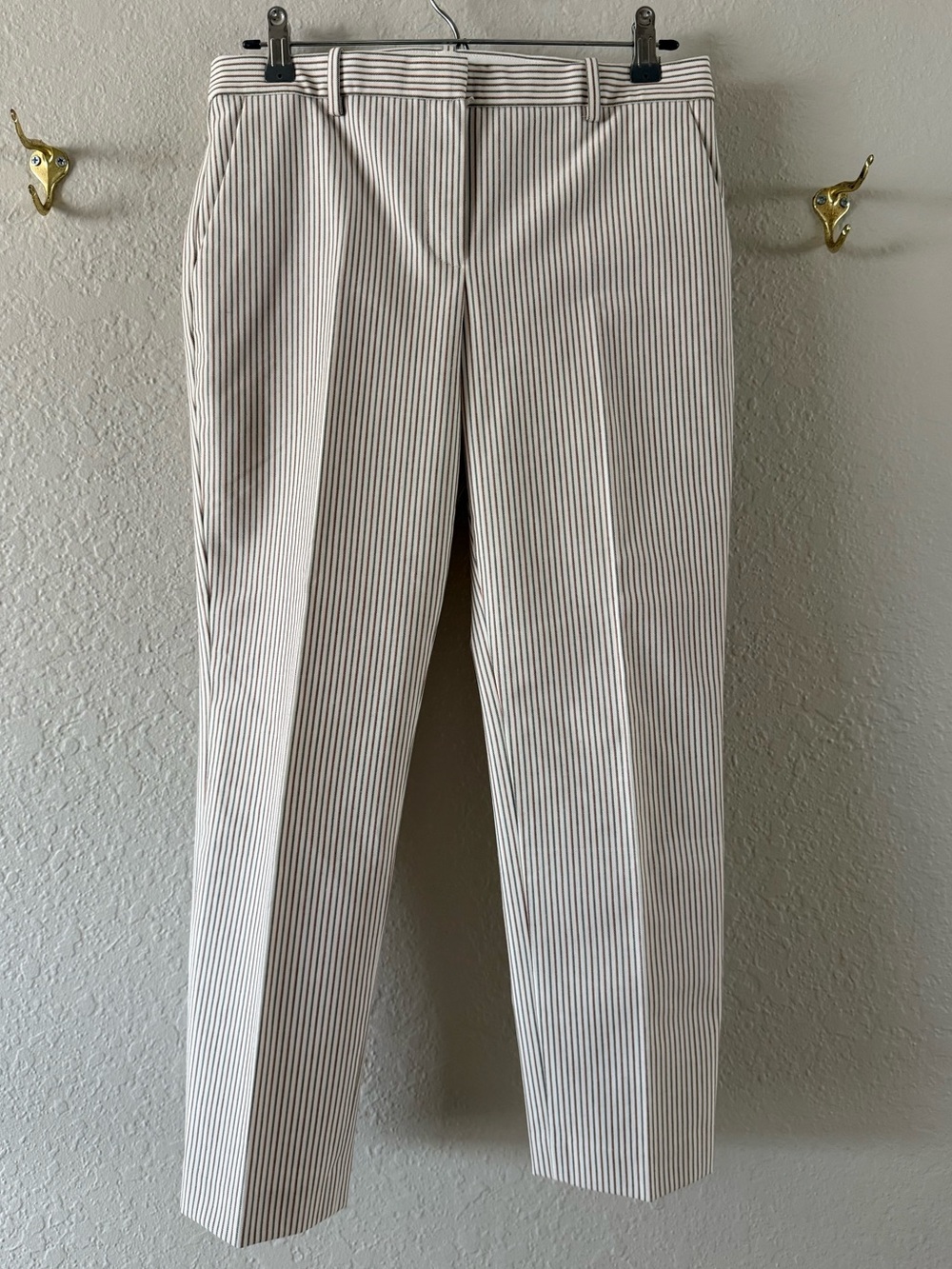 Theory Pinstripe Low Rise Cream Cropped Chinos Very Sturdy Stretch Size 4 (Spot)